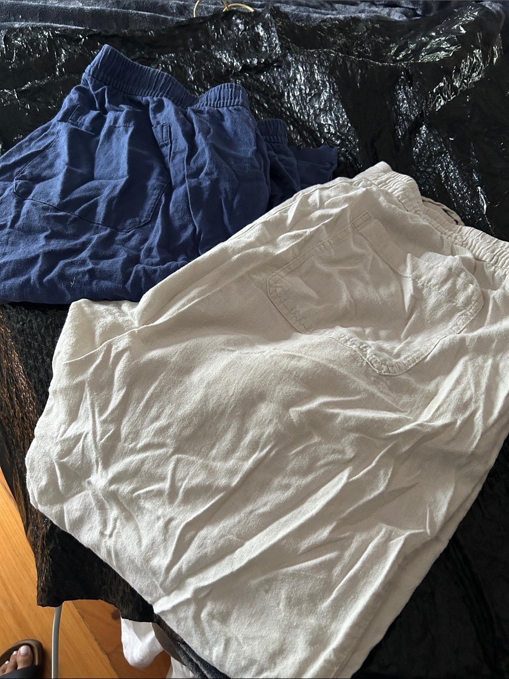 Old Navy Wide-Leg Pull-On Pants in Navy and Cream